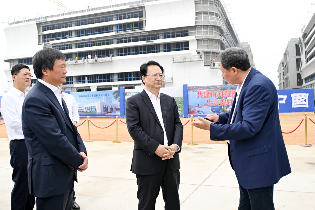 9月9日，省委書記景俊海到梅河口市調(diào)研，在梅河皓月肉牛產(chǎn)業(yè)綜合加工項(xiàng)目現(xiàn)場(chǎng)詳細(xì)了解肉牛養(yǎng)殖、加工、交易全產(chǎn)業(yè)鏈運(yùn)行情況。.png